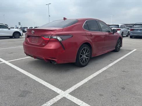 Used 2023 Toyota Camry SE FWD image 5