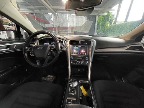 Used 2019 Ford Fusion SE FWD image 5
