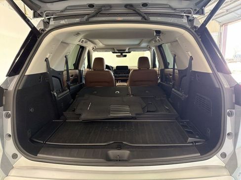 Certified 2025 Nissan Pathfinder Platinum w/ Cargo Package AWD/4WD image 16