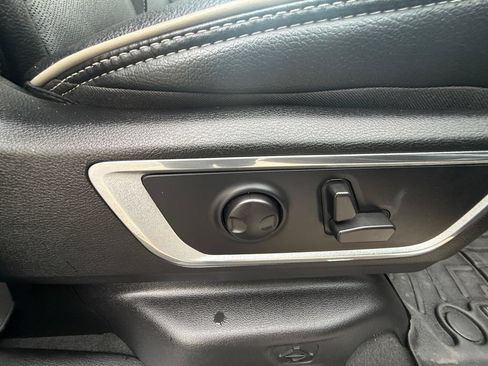 Used 2022 RAM 1500 Laramie AWD/4WD image 45
