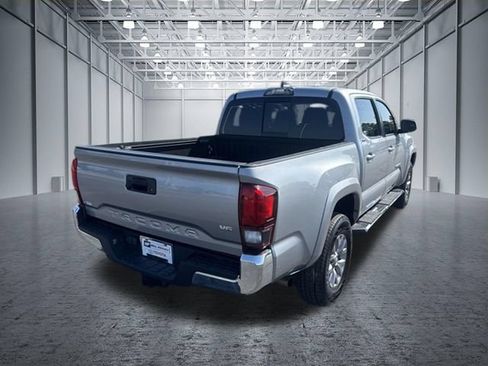 Used 2019 Toyota Tacoma SR5 RWD image 5