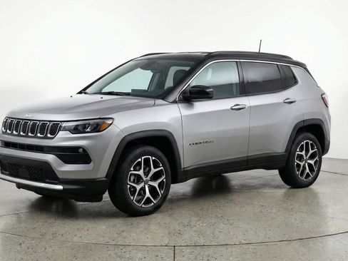 Used 2025 Jeep Compass Limited image 3