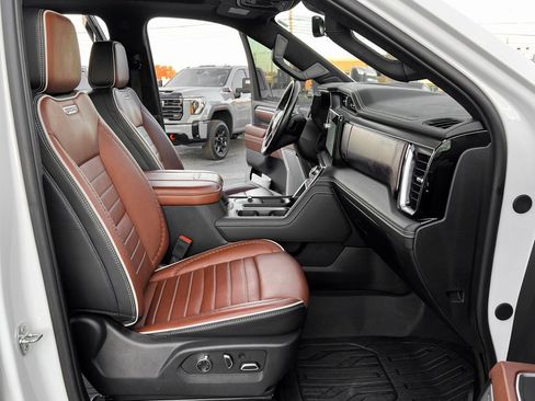 Used 2024 GMC Sierra 2500 Denali Ultimate image 25