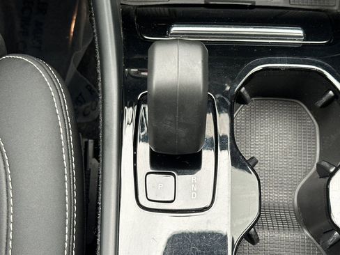 Used 2023 Volvo XC40 Recharge Plus image 25