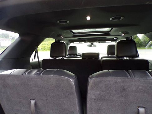 Used 2018 Ford Explorer XLT w/ Equipment Group 202A AWD/4WD image 45