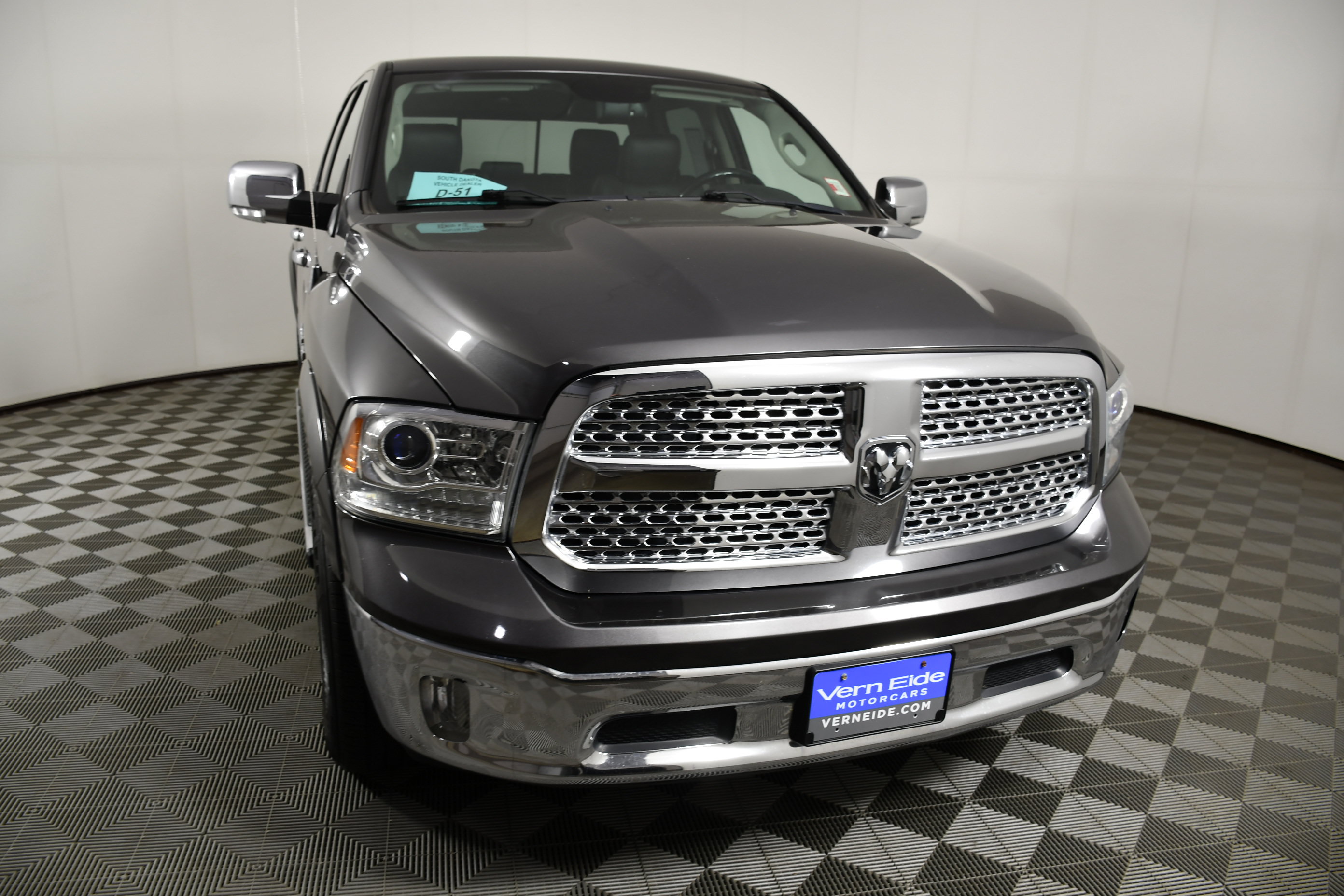 Used 2018 RAM 1500 Laramie AWD/4WD image 3