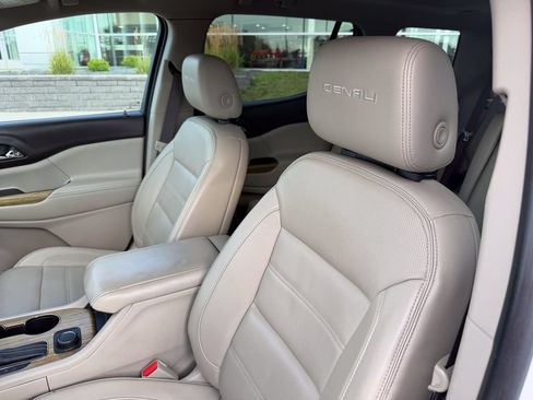 Used 2017 GMC Acadia Denali w/ Technology Package AWD/4WD image 10