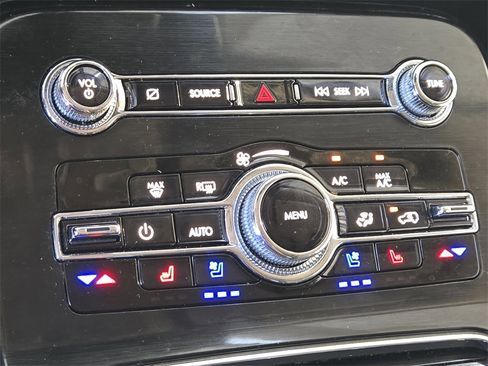 Used 2022 Lincoln Nautilus Reserve w/ Equipment Group 201A image 21