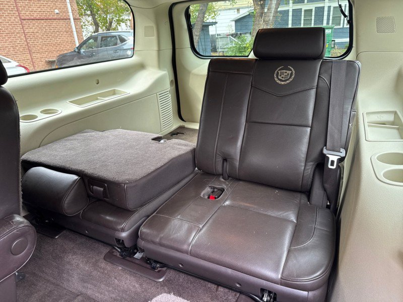 Used 2014 Cadillac Escalade ESV Platinum AWD/4WD image 40