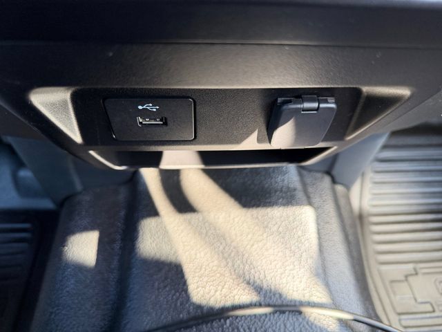 Used 2022 Ford F550 4x4 Crew Cab Super Duty image 24