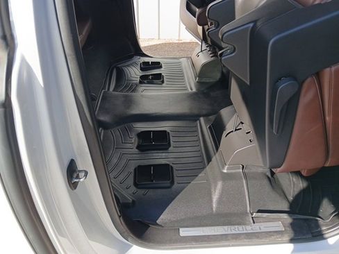 Used 2019 Chevrolet Suburban Premier w/ Premier Plus Edition image 22