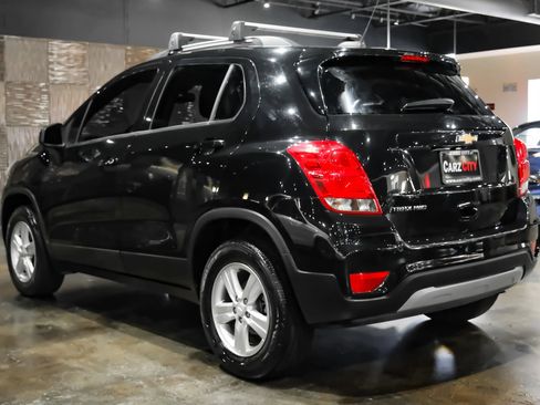 Used 2022 Chevrolet Trax LT w/ LT Convenience Package AWD/4WD image 9