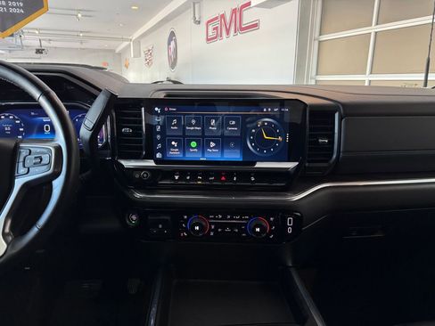 Used 2024 Chevrolet Silverado 2500 LTZ w/ LTZ Convenience Package image 18