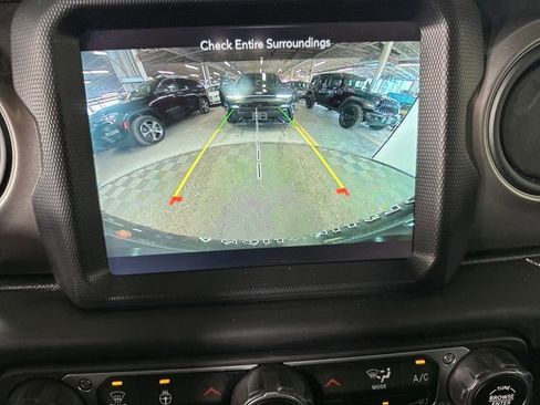 Used 2023 Jeep Wrangler Unlimited w/ Cold Weather Group image 21