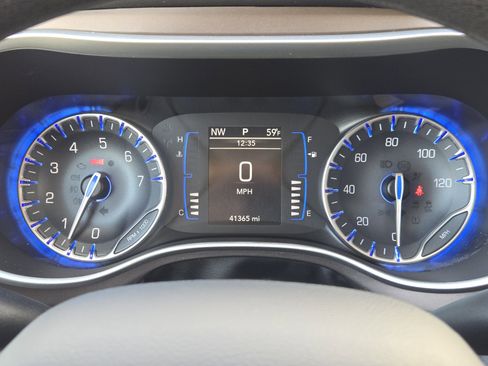 Used 2020 Chrysler Voyager Lxi image 16