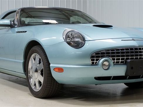 Used 2002 Ford Thunderbird RWD image 3