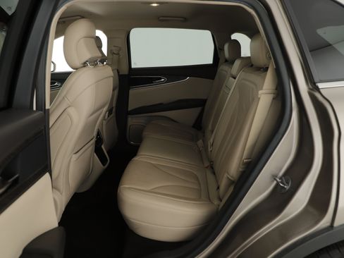 Used 2019 Lincoln Nautilus Select w/ Cargo Utility Package FWD image 8