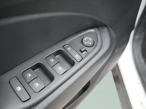 Certified 2023 Hyundai Venue Limited FWD image 18