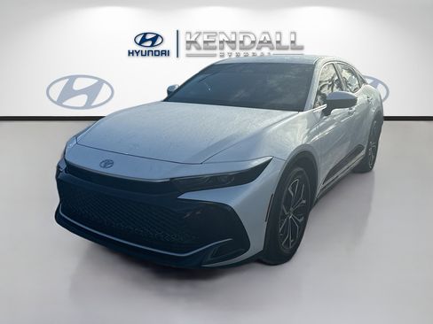 Used 2023 Toyota Crown XLE image 3