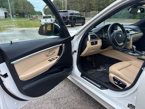 Used 2017 BMW 330i Sedan RWD image 10