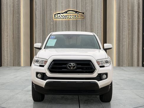 Used 2022 Toyota Tacoma SR5 RWD image 2