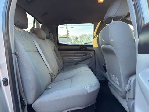 Used 2014 Toyota Tacoma 4x4 Double Cab w/ SR5 Package image 21