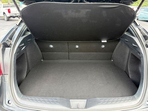 Used 2022 Toyota C-HR XLE FWD image 31