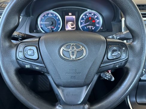 Used 2016 Toyota Camry LE FWD image 11