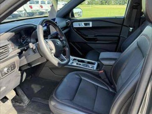 Certified 2023 Ford Explorer ST-Line w/ Class IV Trailer Tow Package image 11