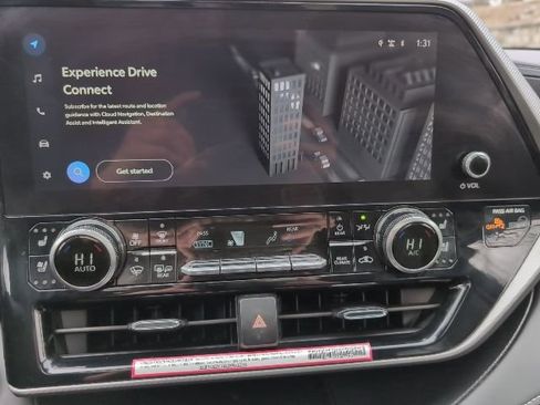 Used 2024 Toyota Highlander Platinum image 16