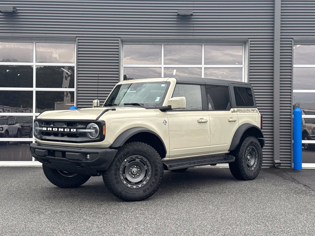Certified 2025 Ford Bronco Outer Banks w/ Sasquatch Package AWD/4WD image 1