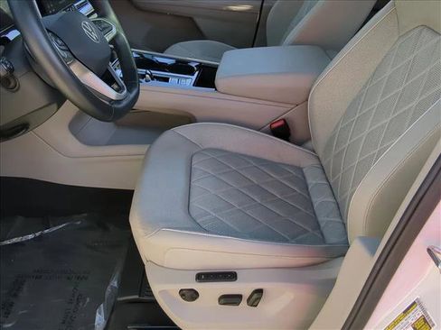 Used 2024 Volkswagen Atlas SEL Premium R-Line image 17