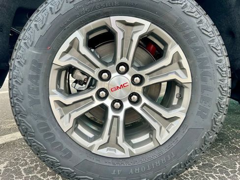 New 2026 GMC Sierra 1500 SLE image 33