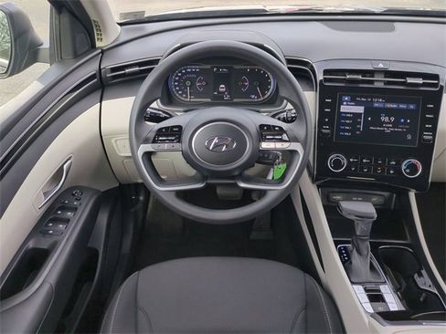 Used 2024 Hyundai Tucson SE image 16
