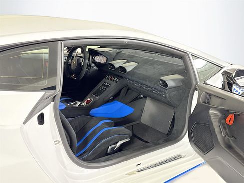 Used 2022 Lamborghini Huracan STO image 27