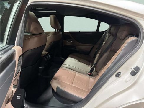 Used 2025 Lexus ES 300h Ultra Luxury w/ Accessory Package (Z2) FWD image 29