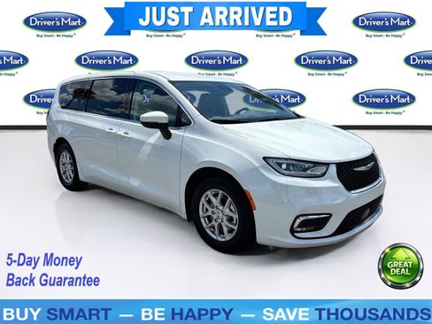 Used 2023 Chrysler Pacifica Touring-L FWD image 1