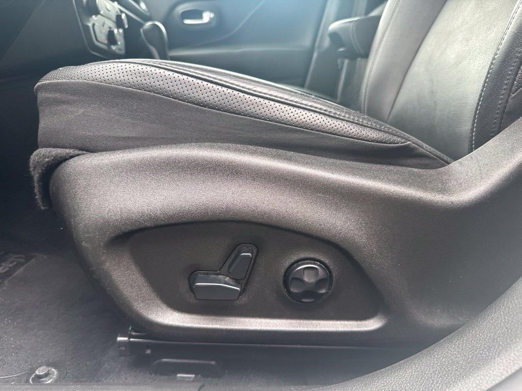 Used 2020 Jeep Renegade Limited w/ UConnect 8.4 Nav Group AWD/4WD image 30