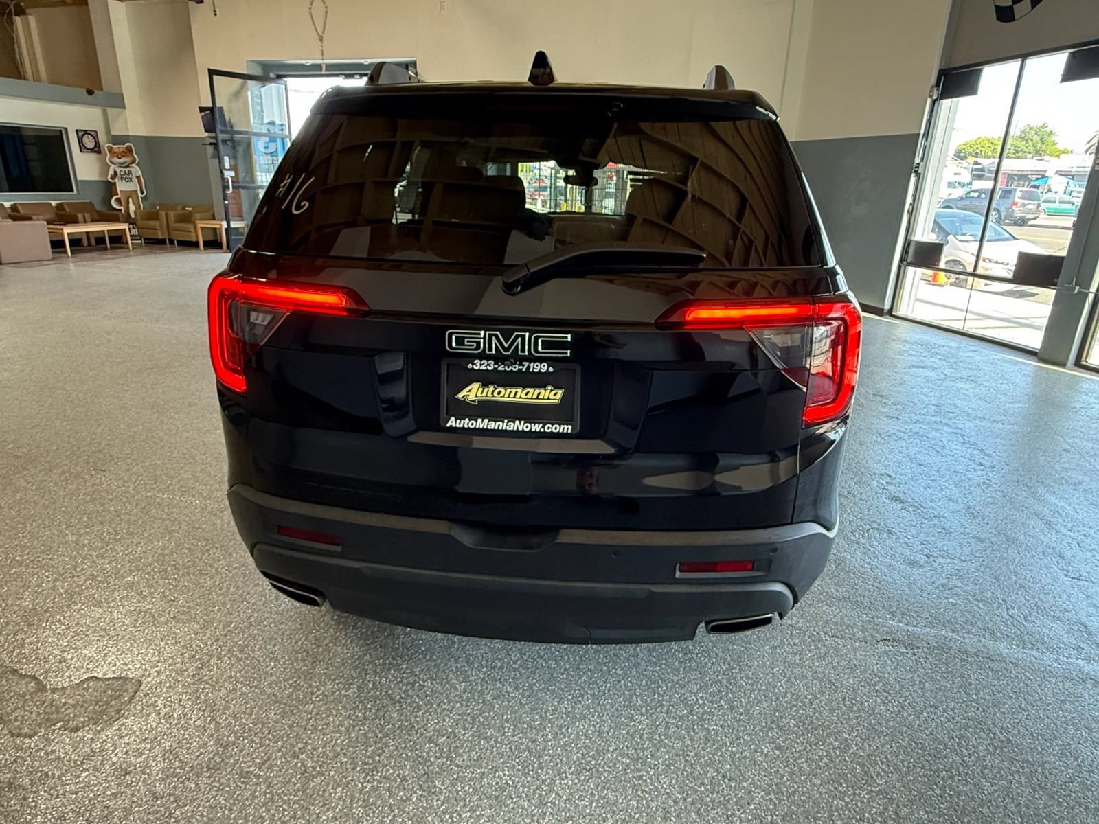 Used 2022 GMC Acadia SLE w/ Driver Convenience Package FWD image 6