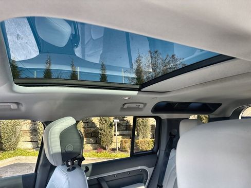 Used 2026 Land Rover Defender 110 S image 19