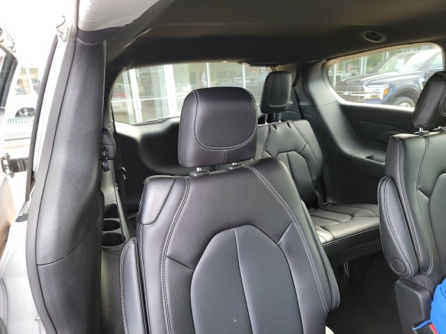 Used 2026 Chrysler Voyager LX FWD image 3