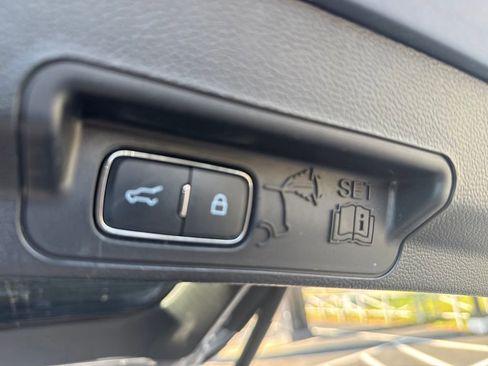 Used 2023 Ford Explorer Limited AWD/4WD image 31