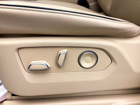 Used 2023 Cadillac Escalade Premium Luxury image 22