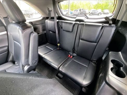 Used 2019 Toyota Highlander XLE AWD/4WD image 16