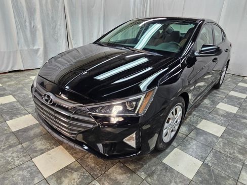 Used 2019 Hyundai Elantra SE FWD image 2