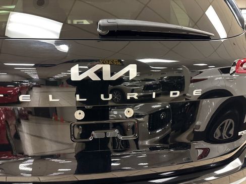 Used 2023 Kia Telluride LX image 7