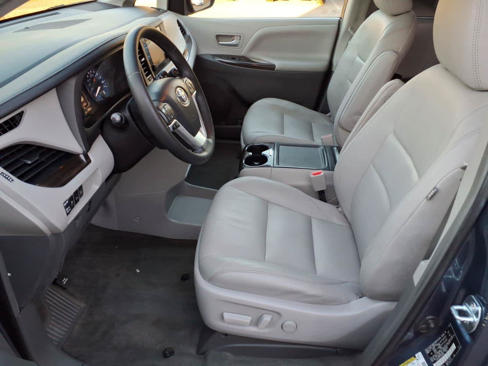 Used 2015 Toyota Sienna XLE w/ XLE Navigation Package FWD image 15
