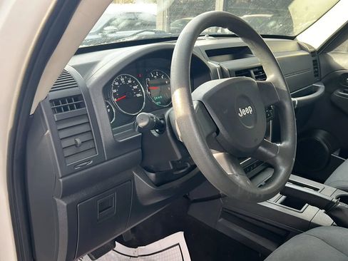 Used 2009 Jeep Liberty Sport image 31