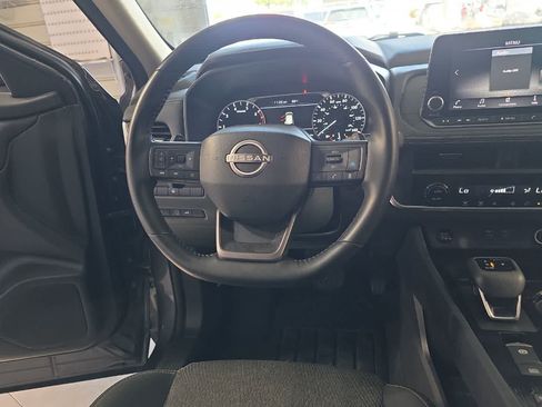 Used 2025 Nissan Rogue SV FWD image 16