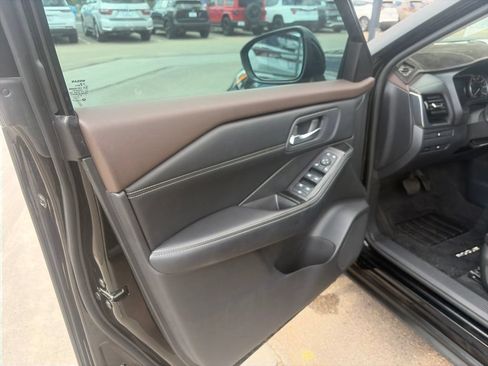 Used 2023 Nissan Rogue SV w/ SV Premium Package FWD image 14